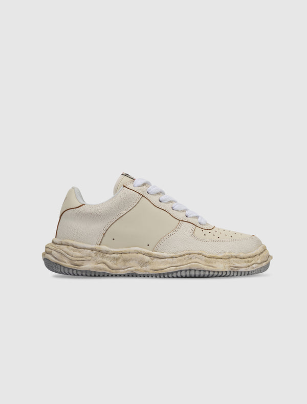 WAYNE LOW TOP CRACKING LEATHER SNEAKERS 